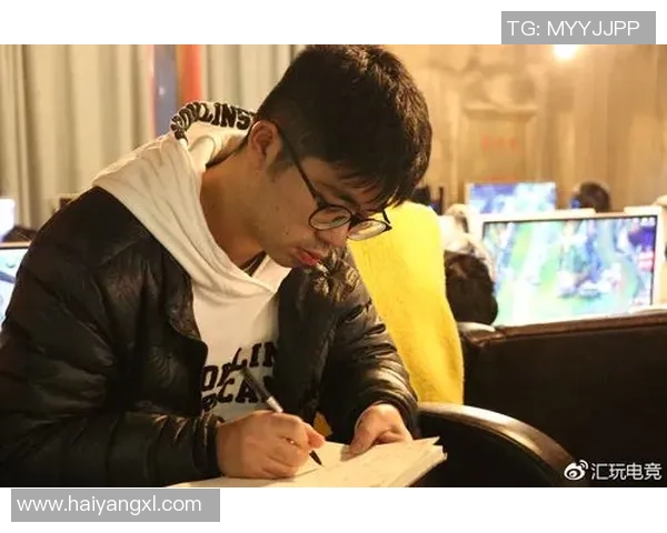 张丽专访：从新手到职业选手的英雄联盟成长之路回顾